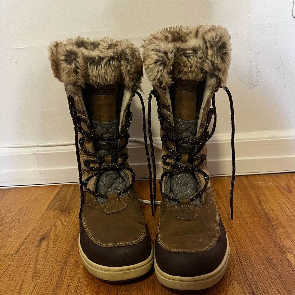 Helly Hansen Garibaldi snow boots-size 9